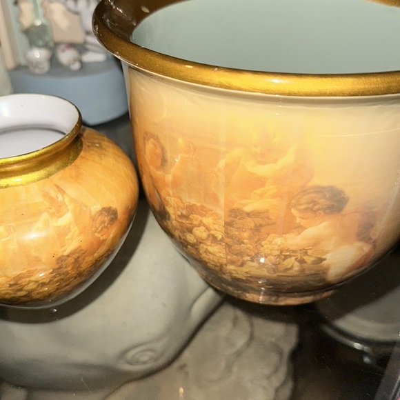 Two set , Cherub Vases - Picture 3 of 9